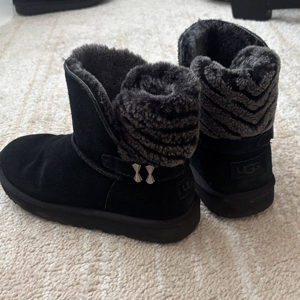 Women’s UGG Boots Short Black